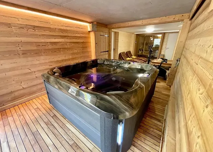 Chalet Kelly, Centre Ville / Jacuzzi / Sauna