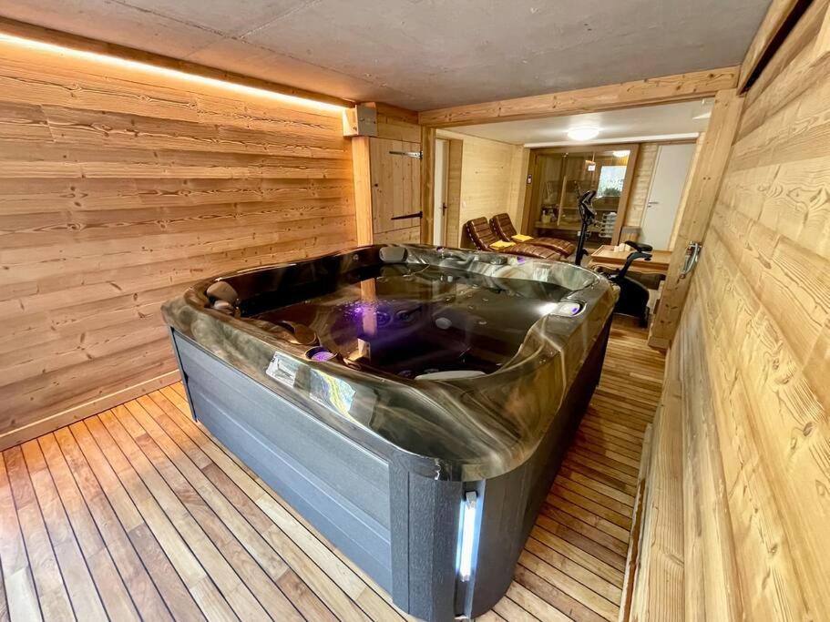 Kelly, Centre / Jacuzzi / Sauna Chalet